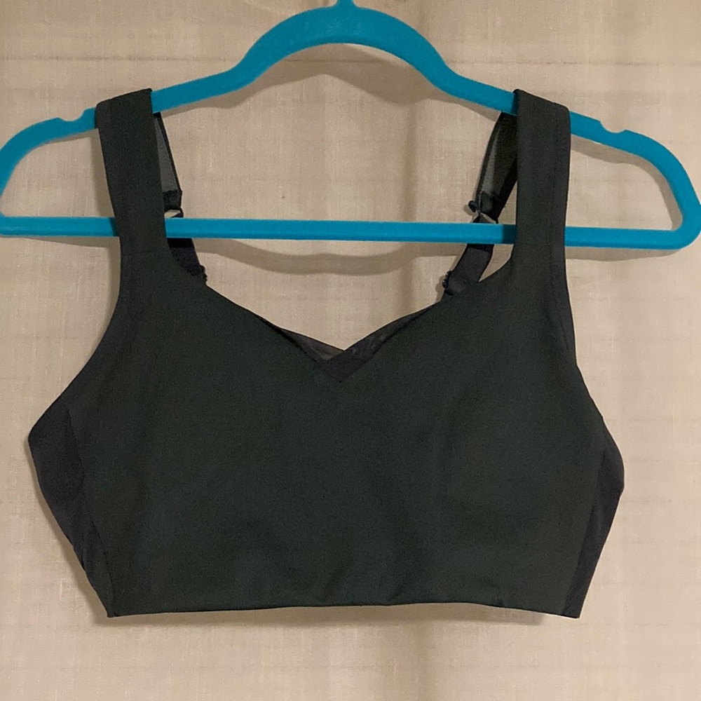 Brooks high impact sports bra. 34D. New!